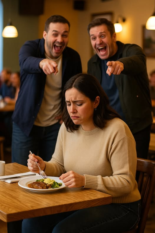 — Wybaczcie moją krówkę! Znowu żr…je bez opamiętania!
